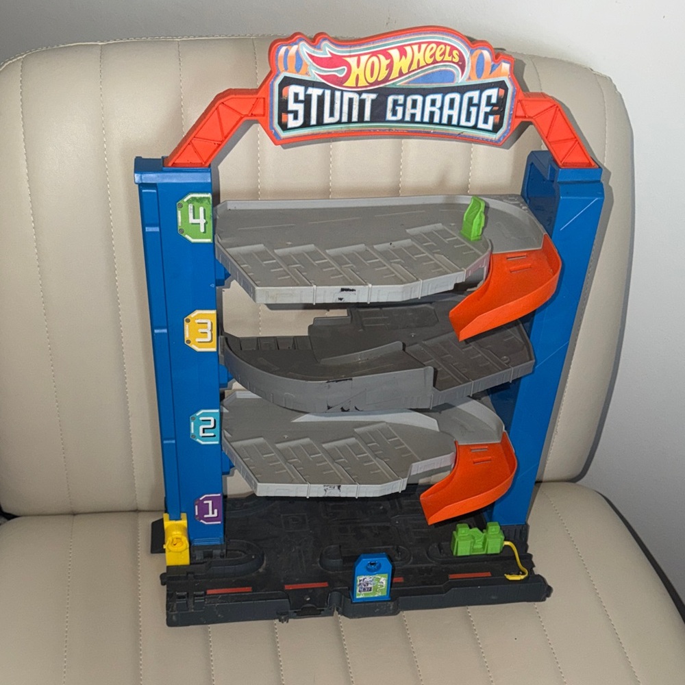 Stunt Garage Playset - Blue/Gray/Orange Hot Wheels as is